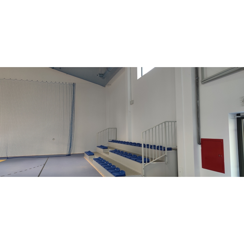 Feste Tribüne mit Kunststoffsitzen und Setzstufen - Typ TWZ