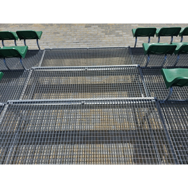 Feste Tribüne mit Kunststoffsitzen und Setzstufen, Typ TZZ