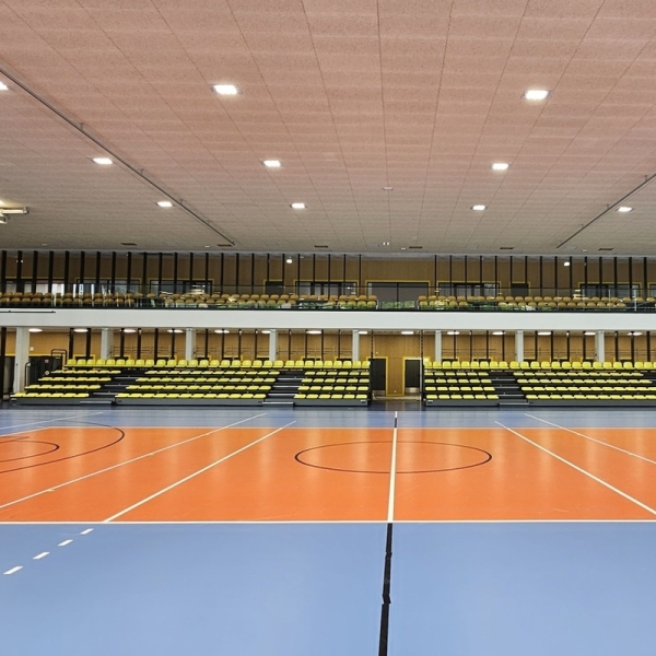 Teleskopische Klapptribünen TT-BETA-PN, Kunststoffsitze