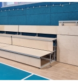 Teleskopicky výsuvný žebřík a tribuna se sedadly typu lavice