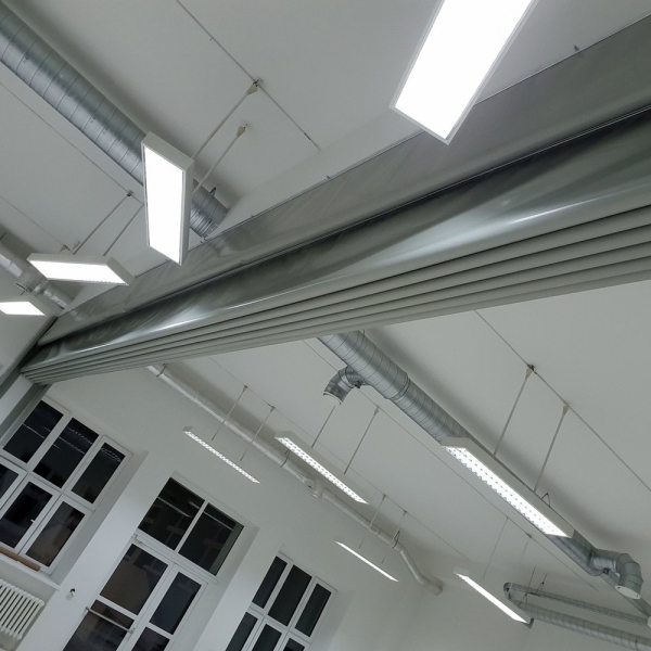 Einziehbarer doppellagiger akustischer Vorhang