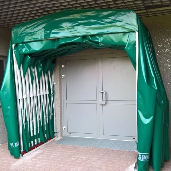 Telescopic tunnel to football stadium