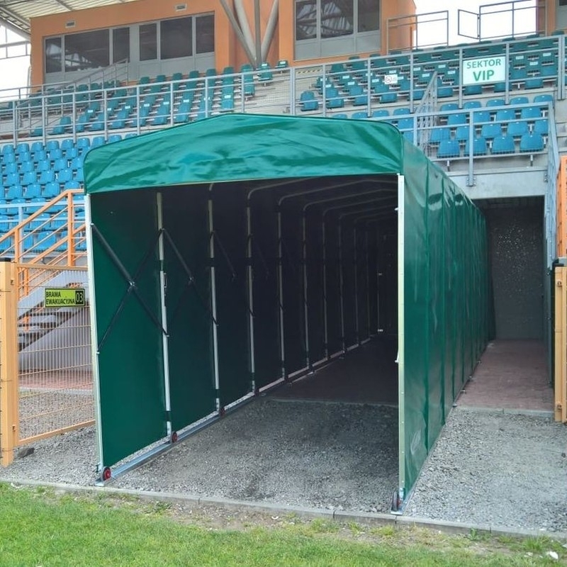 Telescopic tunnel to football stadium