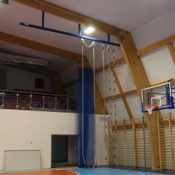 Kolejnice pro zavěšení lan, žebříků a gymnastických obručí