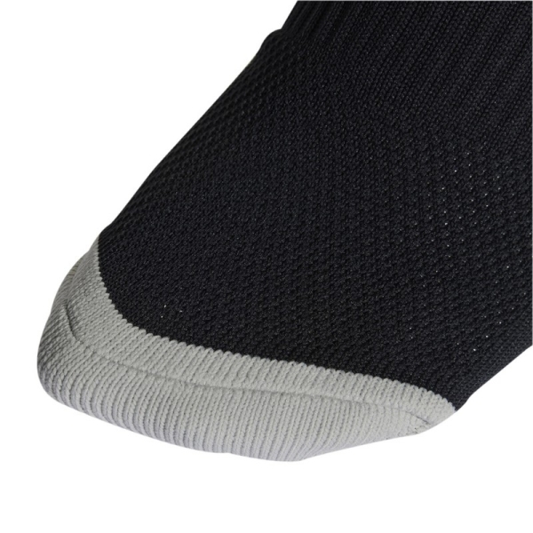 Adidas HT6538 football gaiters, black color