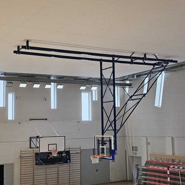 Závěsná konstrukce s elektrickým pohonem pro basketbal