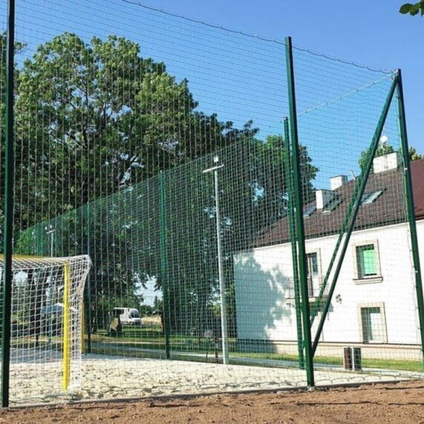 Futbalové oplotenie - sada 4 m vysokých stĺpov