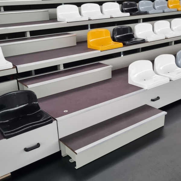 Teleskopische Klapptribünen TT-BETA-PN, Kunststoffsitze