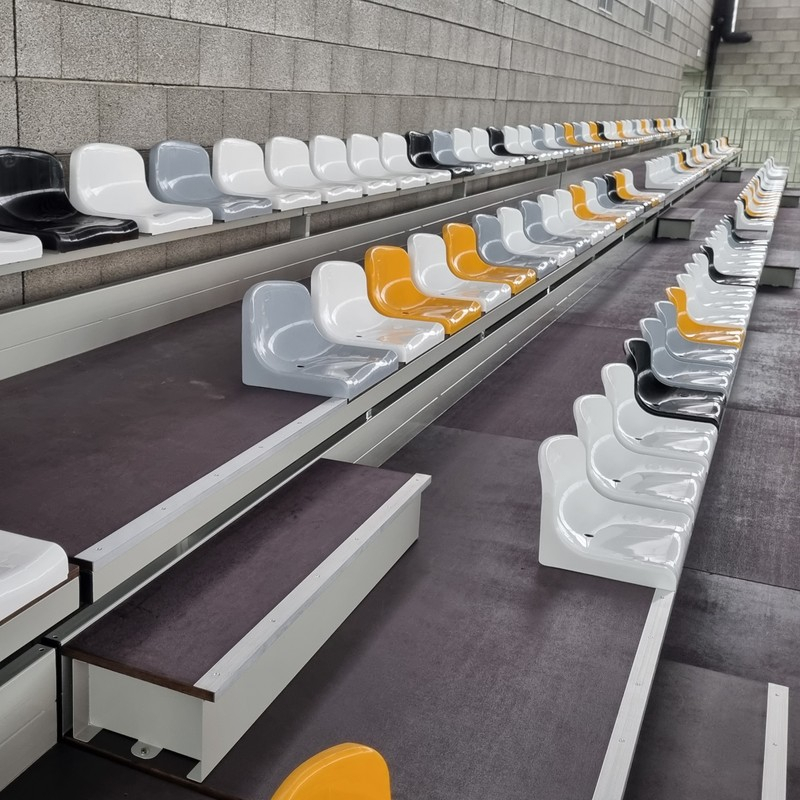 Teleskopische Klapptribünen TT-BETA-PN, Kunststoffsitze