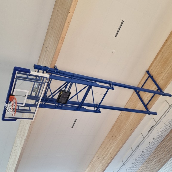 Závěsná konstrukce s elektrickým pohonem pro basketbal