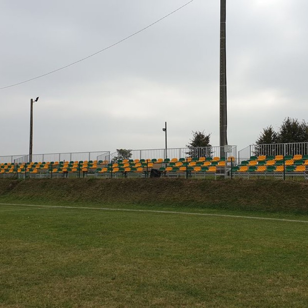 Feste Tribüne mit Kunststoffsitzen TZ300