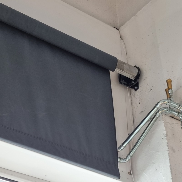 Roller shutter system for winding blackout curtains with electric drive