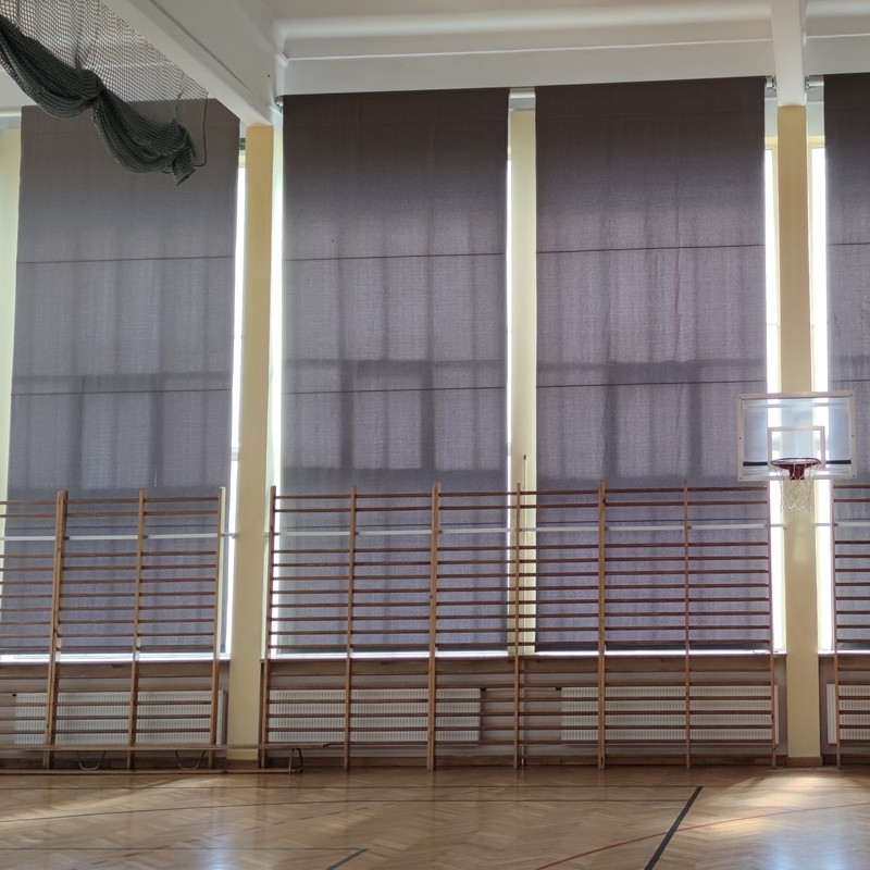 Rollladensystem für Verdunkelungsvorhänge mit elektrischem Antrieb