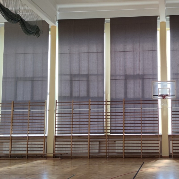 Rollladensystem für Verdunkelungsvorhänge mit elektrischem Antrieb