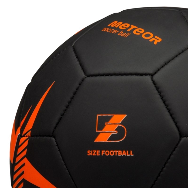 Futbalová lopta Meteor Spin, veľkosť 5, čierna a oranžová farba