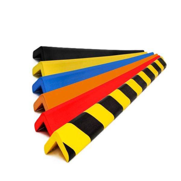 Ochranný rohový nárazník. Tvar L. Rozměry 1000 mm, 50x50 mm.