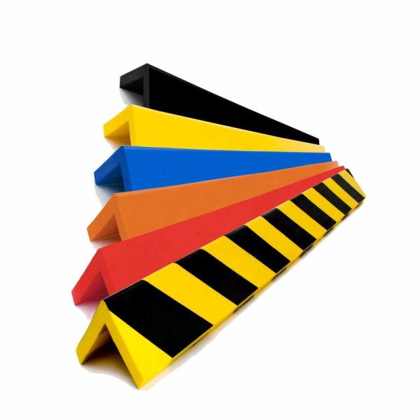 Ochranný rohový nárazník. Tvar L. Rozměry 1000 mm, 80x80 mm.