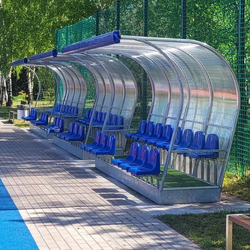 Zweireihige Kabine für Reservespieler