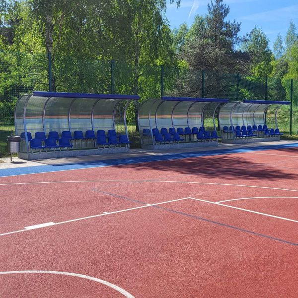 Zweireihige Kabine für Reservespieler