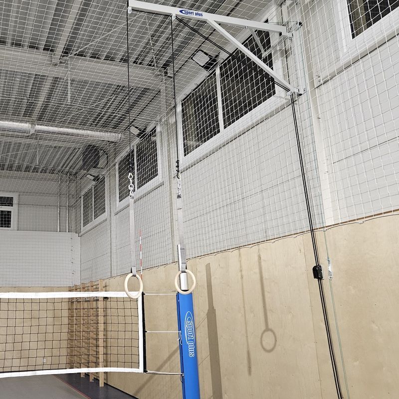 Klappbare Wandhalterung zur Befestigung von Gymnastikrädern