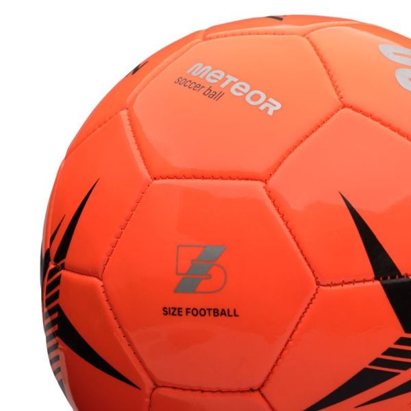Fotbalový míč Meteor Spin, velikost 5, černo-oranžová barva