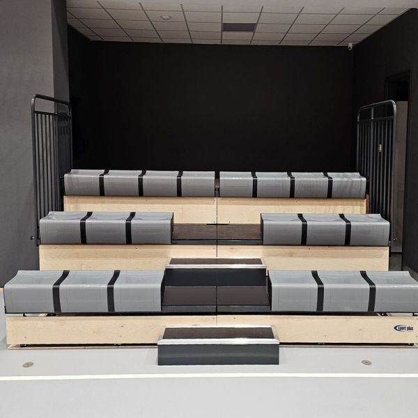 Trybuna składana na ścianę THIN-UP, z siedziskami typu Verso