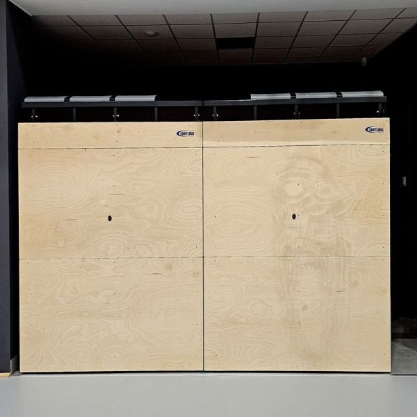 Trybuna składana na ścianę THIN-UP, z siedziskami typu Verso