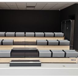 Skládací nástěnná tribuna THIN-UP se sedadly Verso