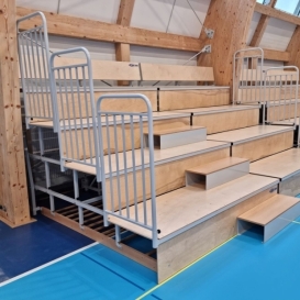 Klappbare Wandtribünen